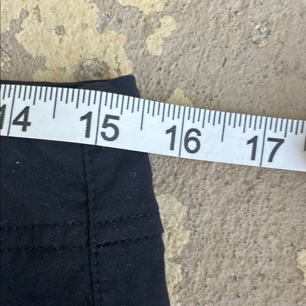 Like new Columbia Black Athletic capris Classic Fit - Picture 7 of 13